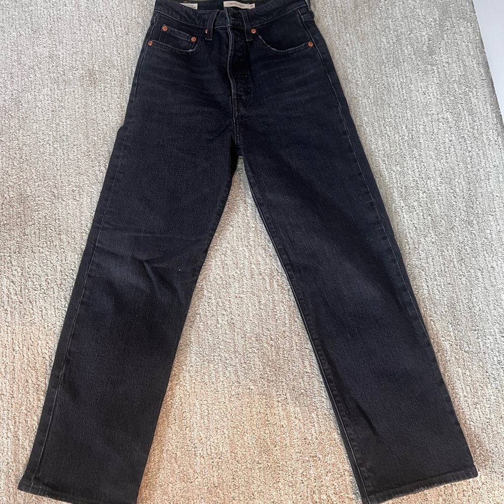 Levi’s rib cage straight black jeans. Size 25.